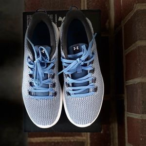 Under armor women’s sneakers size 8.5 brand new